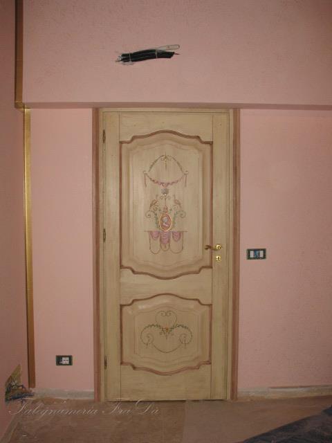 porte in legno massello dipinte a mano