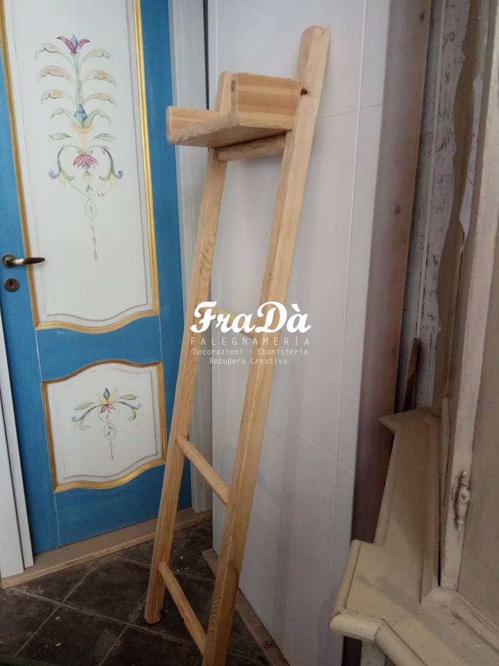 Realizzazione scala porta asciugamani bagno - Falegnameria Fradà -  falegname a palermo