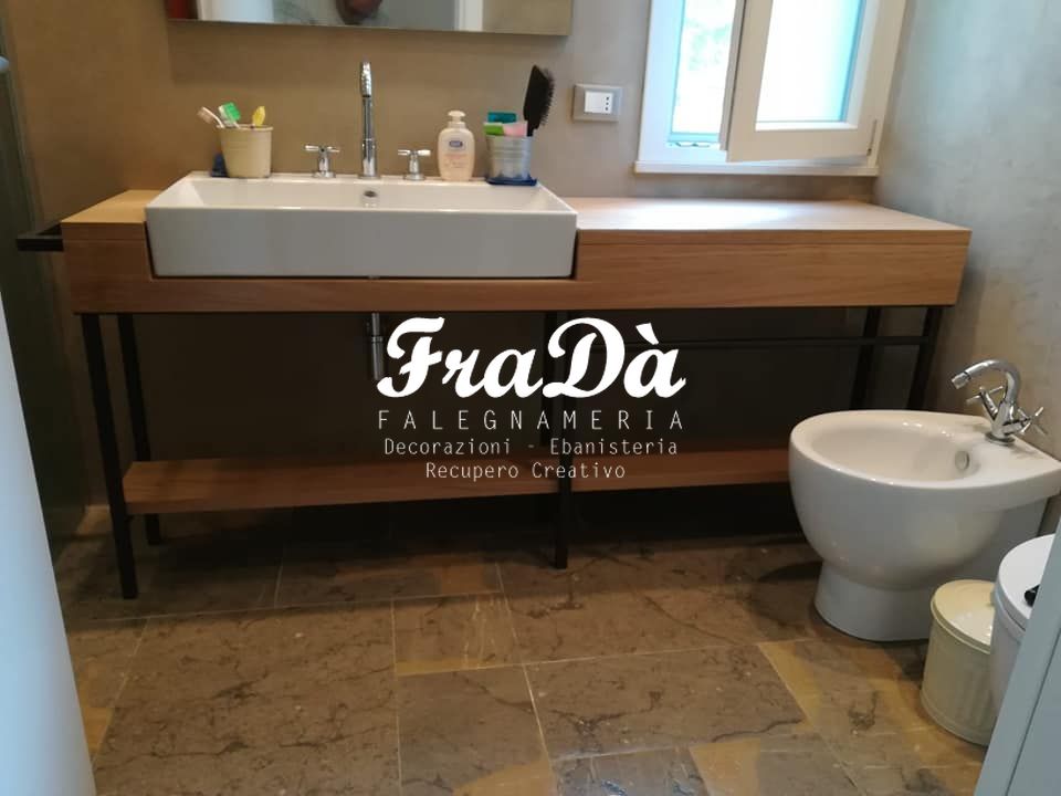 Mobile bagno stile industriale in rovere massello con cassetti