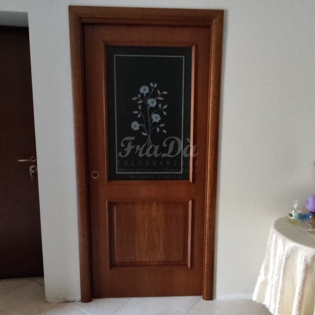 porte in legno decorate